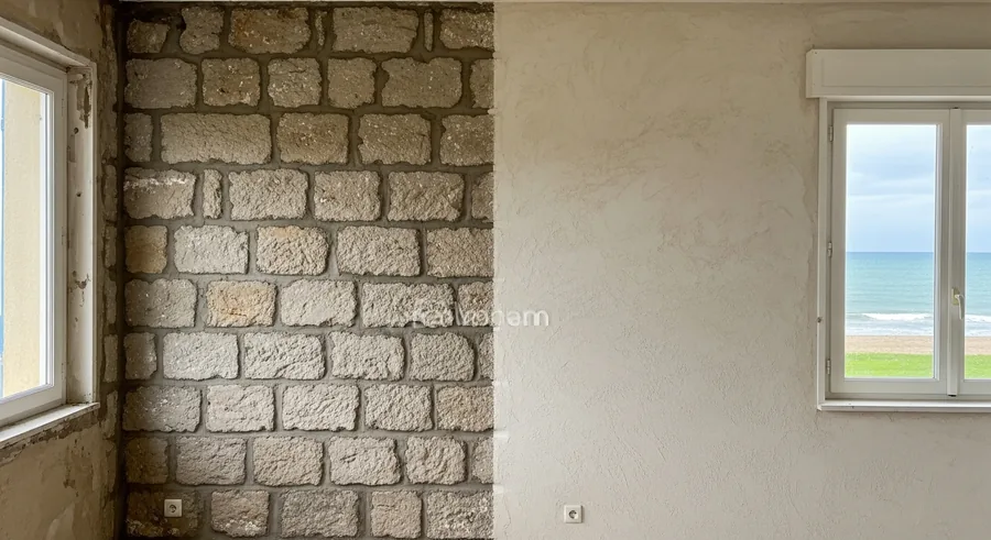 Traitement du salpêtre sur mur exposé aux embruns, Toulhars, Larmor-Plage